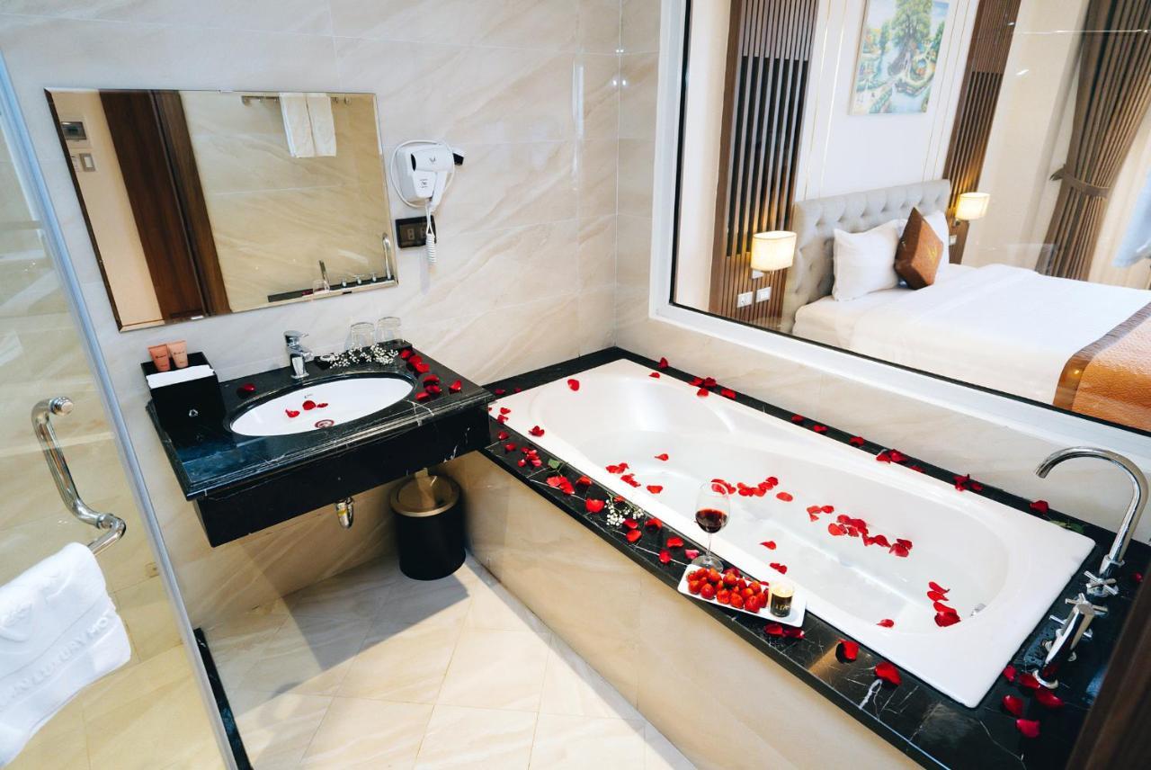 Manh Quan Luxury Hotel Vinh Yen Esterno foto